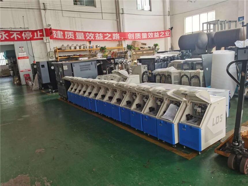 成都導熱油加熱器/油循環(huán)模溫機/水溫度控制機/模具溫度控制機/冷熱一體模溫機